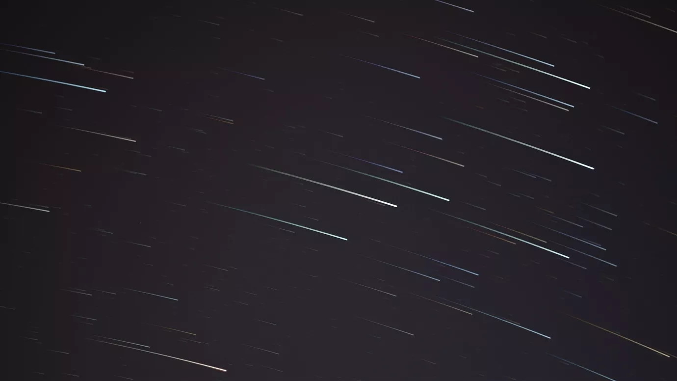 夜空中流<font color=red>星星</font>轨图案