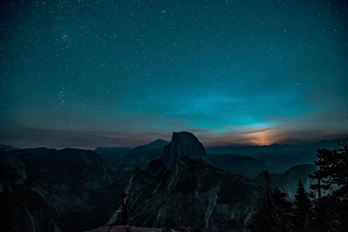 优胜美地半圆顶星空夜景7K电脑壁纸