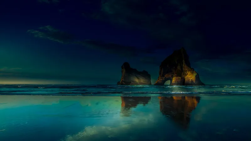 激光蓝夜晚的海边风景