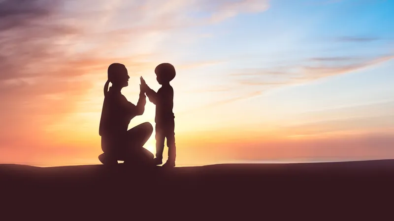 夕阳下的母亲节素材