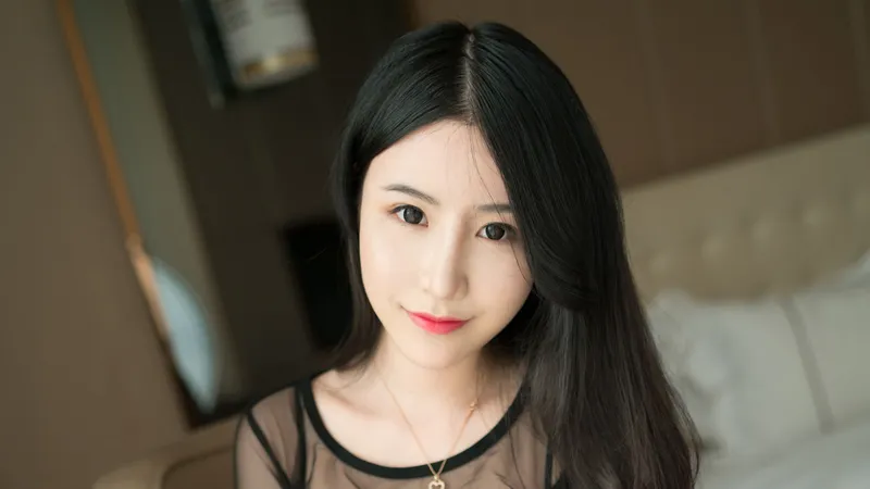 谢芷馨披发近照