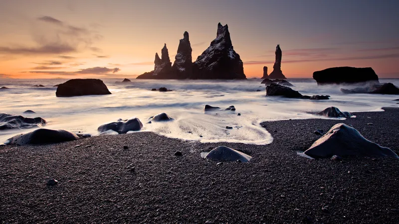 海边冷却的火山