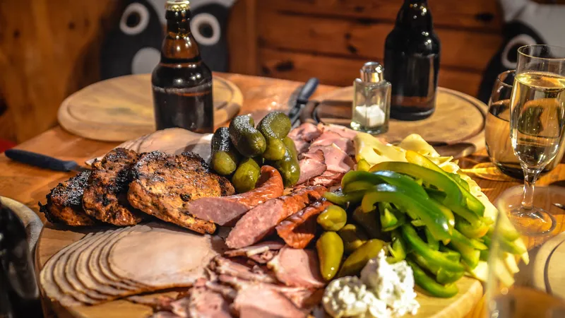 香肠 小吃 奶酪 啤酒 火腿大杂烩