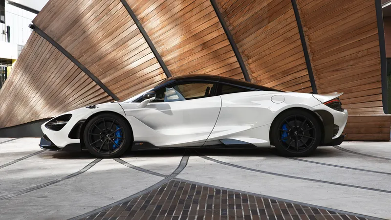 迈凯伦mclaren765lt白色跑车