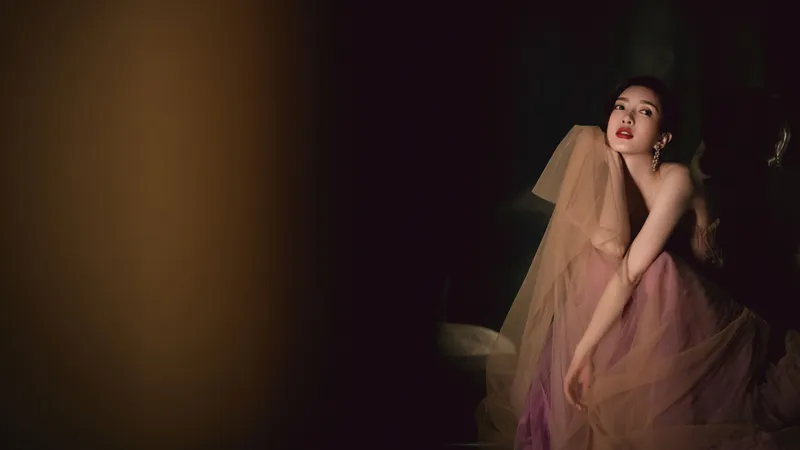 徐璐紫色婚纱裙