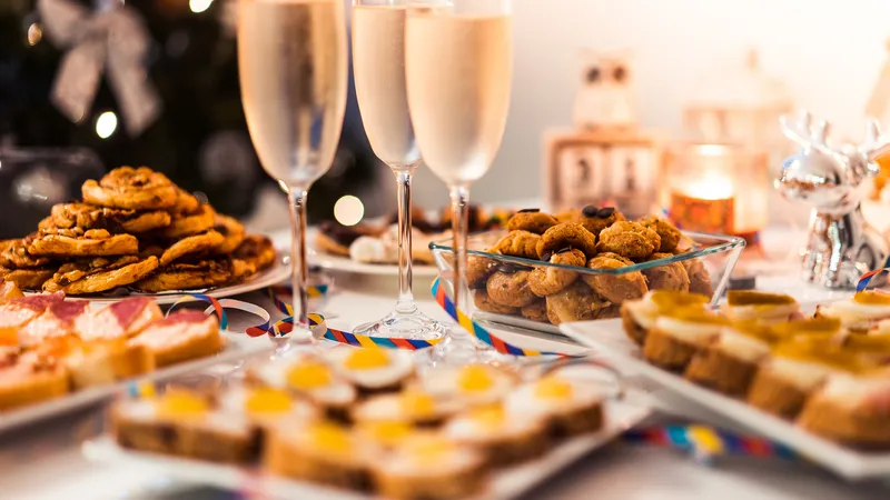 香槟和丰富的美食糕点