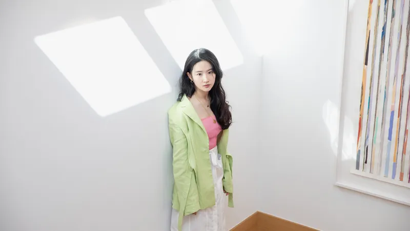 刘亦菲绿色衣服素颜