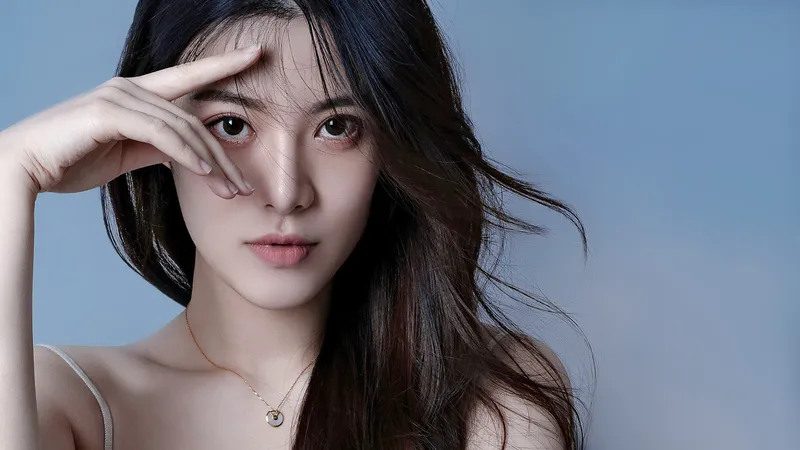 赵雨静妩媚照特写