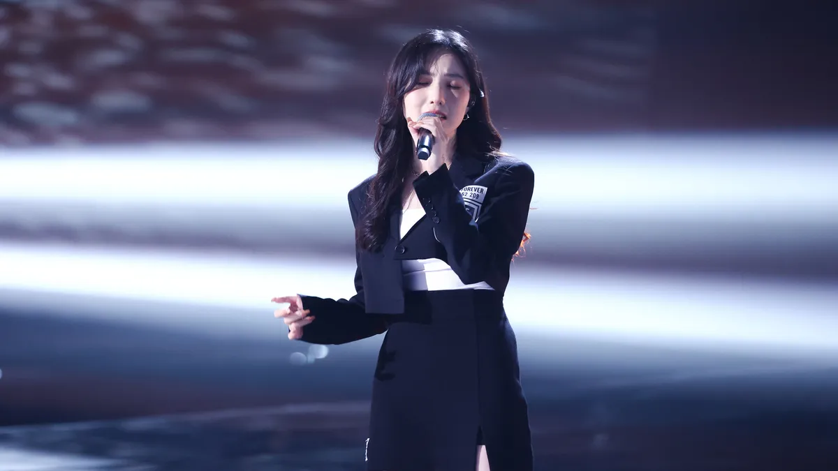 于梓贝拿话筒唱歌