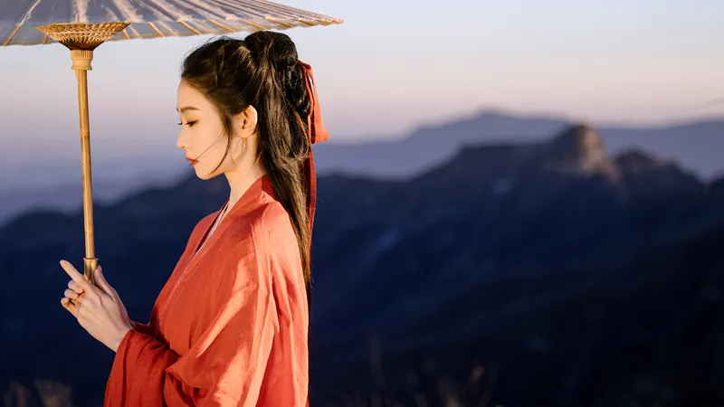 唯美打着伞的古装美女