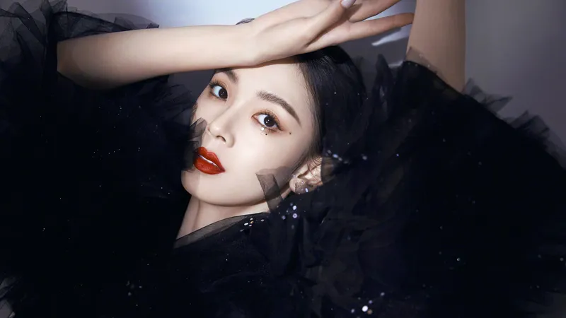 陈瑶黑裙容妆黑天鹅