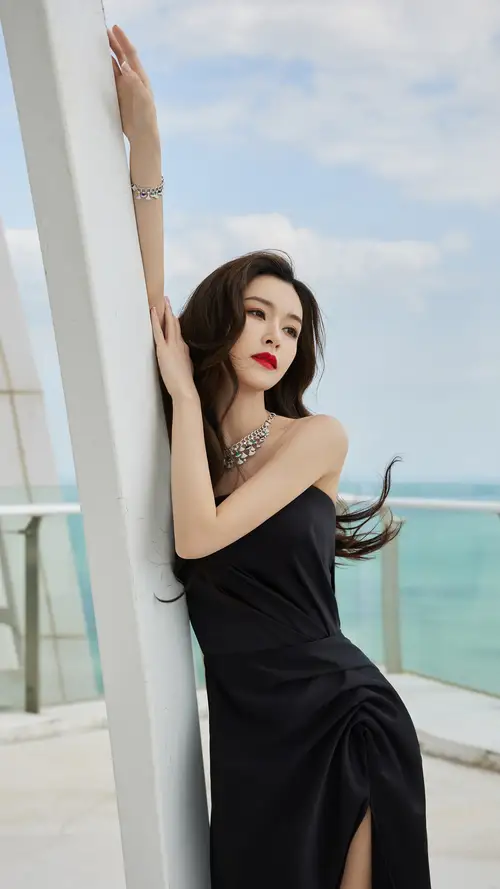 文咏珊 黑色裙子摆拍