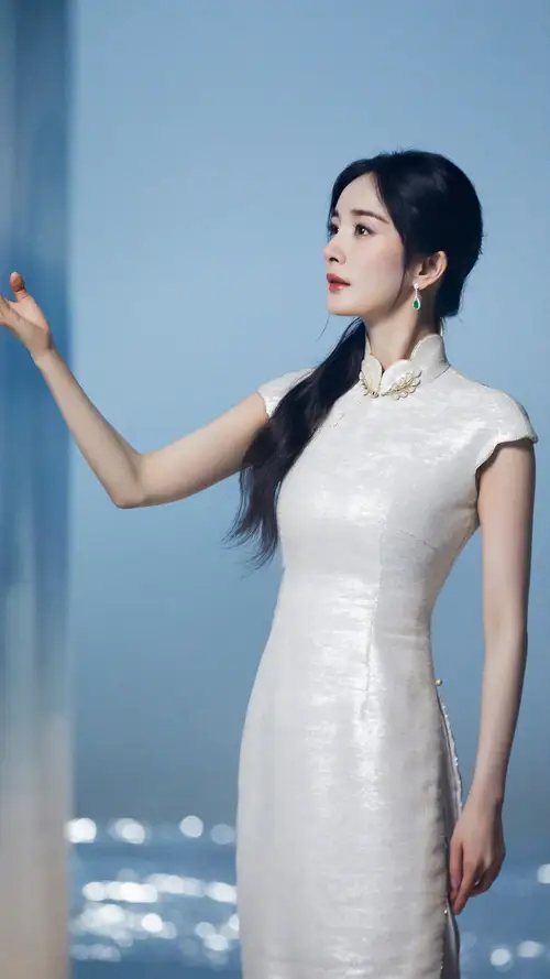 杨幂白色旗袍照
