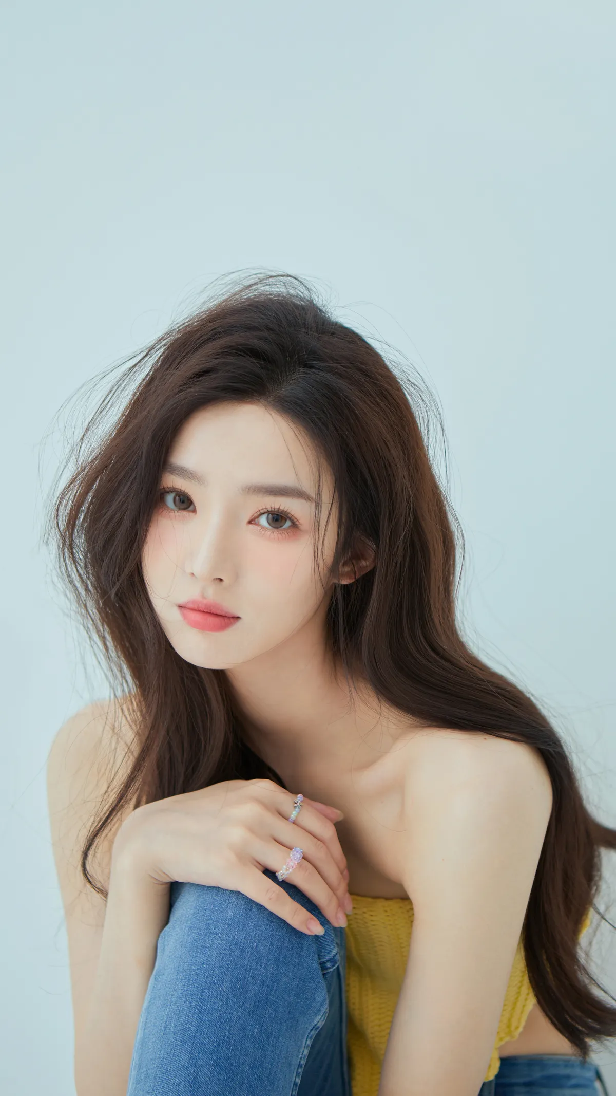 张婕婕长发露肩照