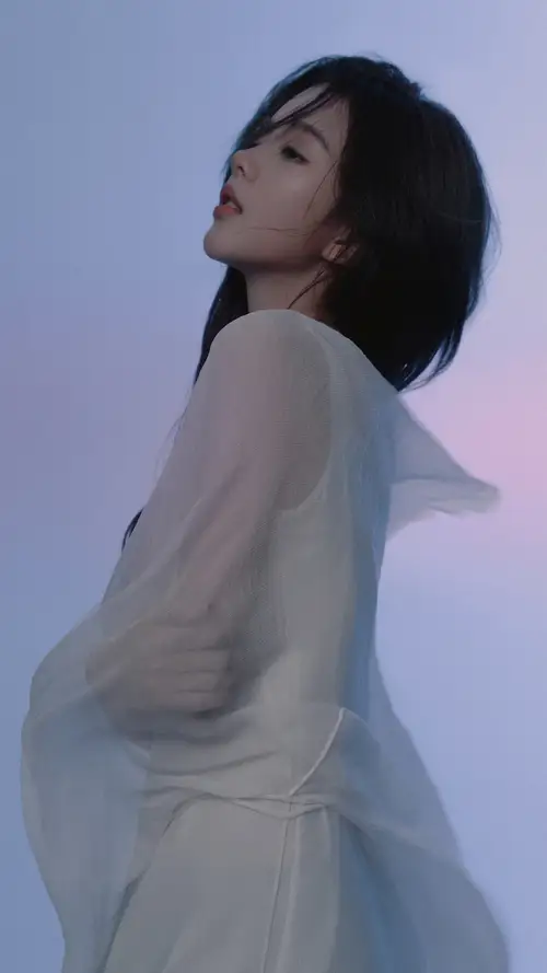 彭十六蕾丝裙子侧身照