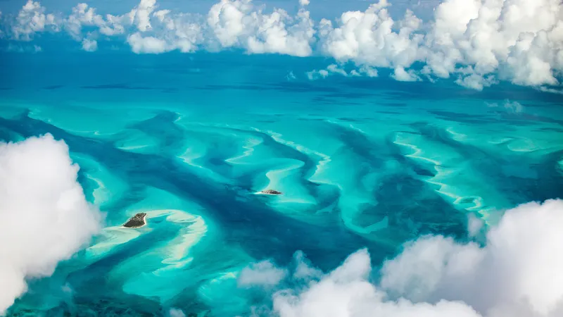 巴哈马的绿松石色水域