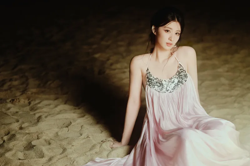王楚然海边浪漫粉色性感睡裙