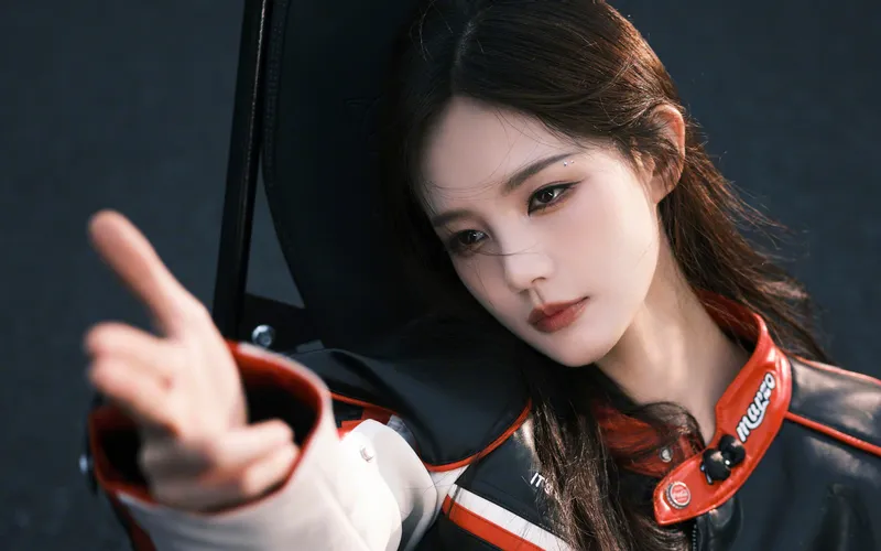 机车美女李一桐