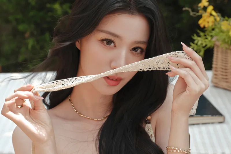  王楚然手拉脖巾