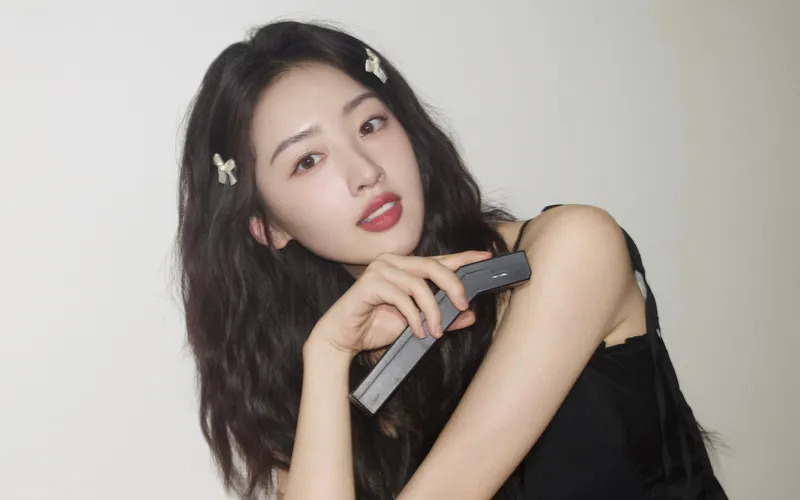 可爱长发美女邓恩熙