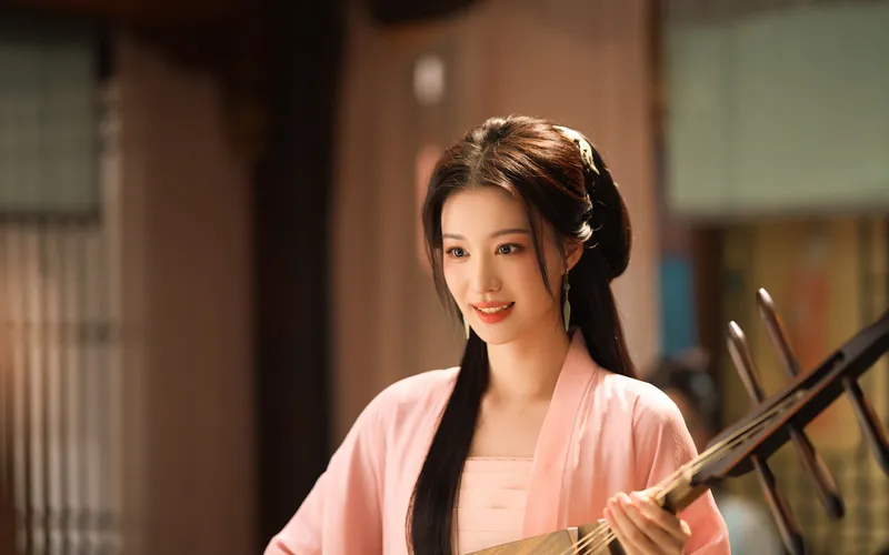 庆余年第二季王楚然粉丝上衣弹琵琶