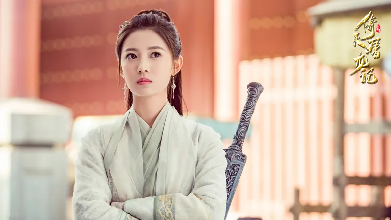 倚天屠龙记陈钰琪背着剑剧照