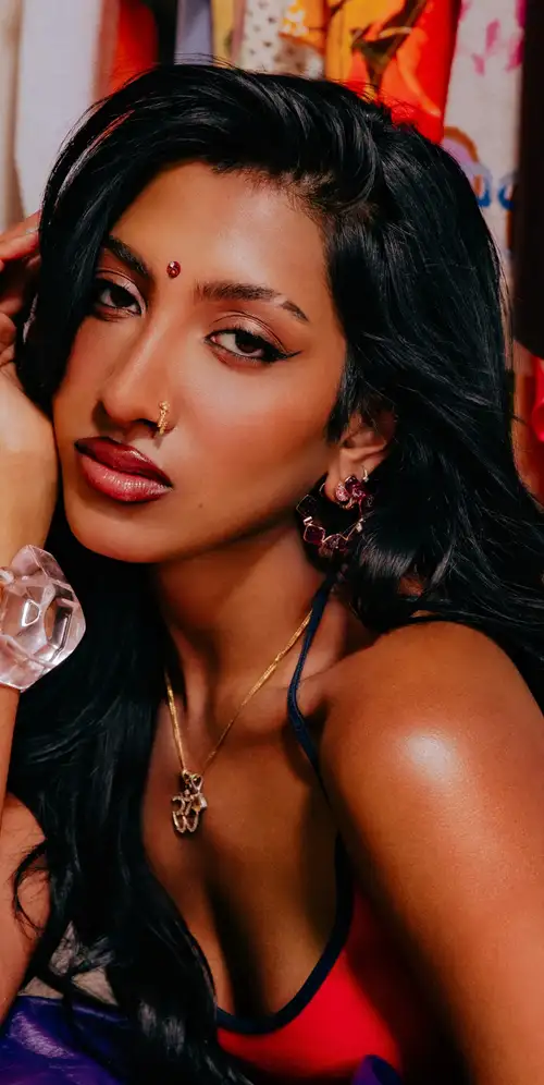 Lara Raj肖像