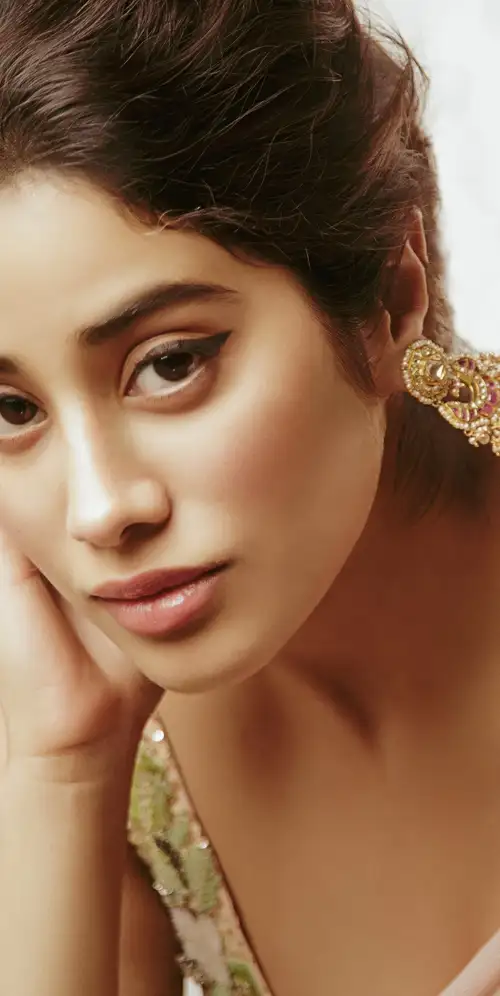 Janhvi Kapoor Saree壁纸