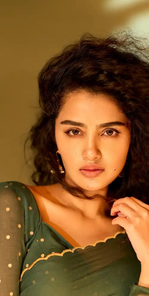 Anupama Parameswaran肖像
