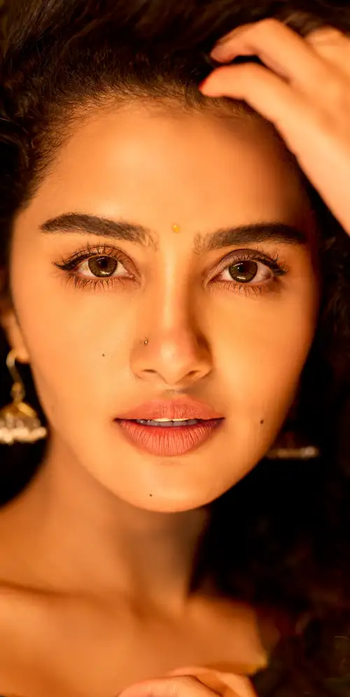Anupama Parameswaran 壁纸