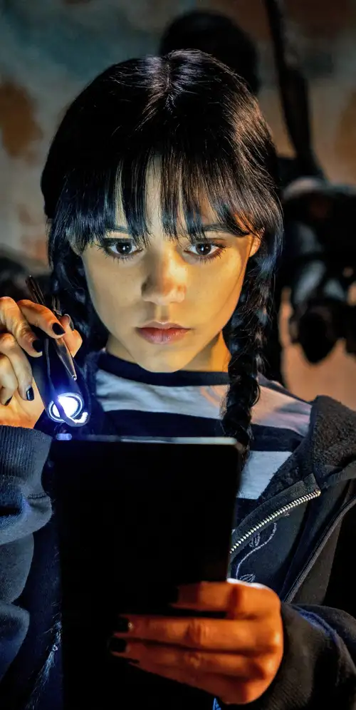 Jenna Ortega饰星期三亚当斯第二季