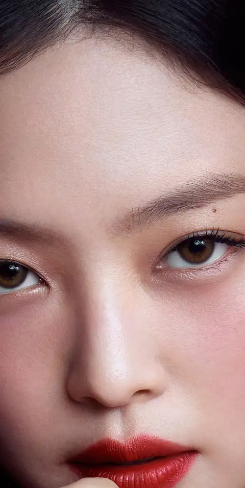 珍妮·鲁比|红色背景