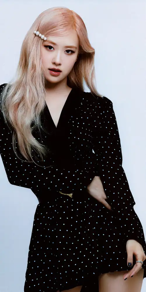 玫瑰色（黑粉色）黑色连衣裙