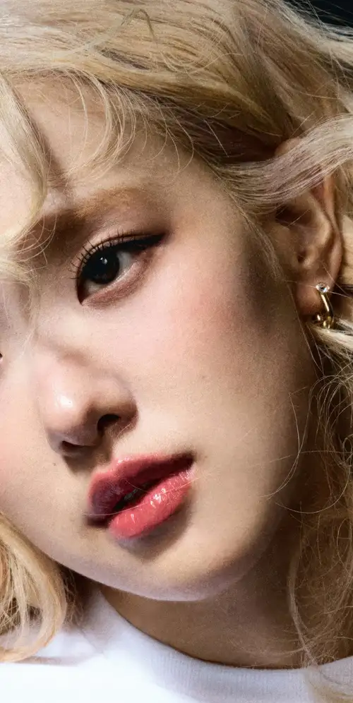 朴彩英（Rosé）第一女孩