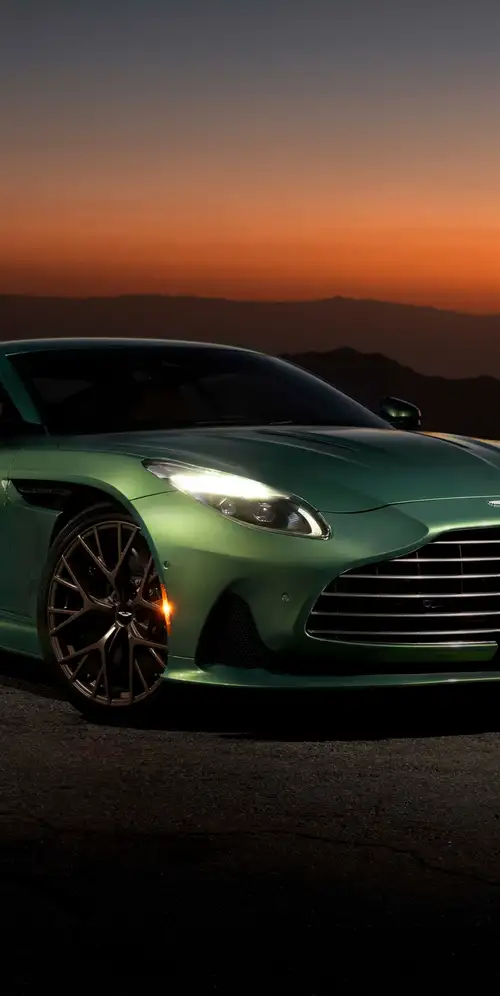 阿斯顿马丁DB12日落