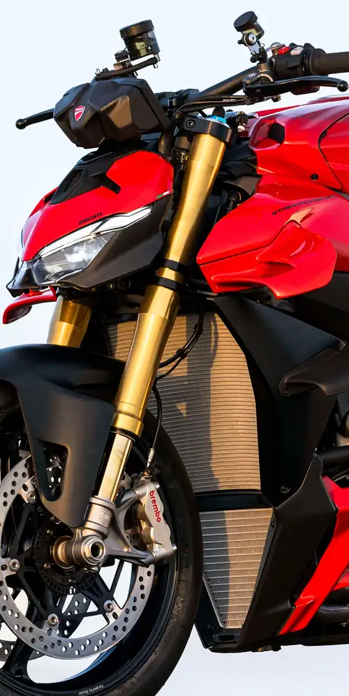 杜卡迪街头霸王V4 2025