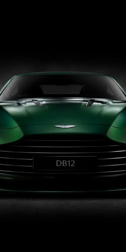 阿斯顿马丁DB12深色背景