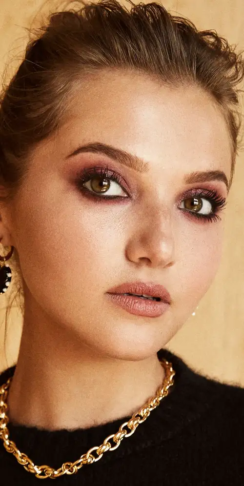 英国女演员Mia McKenna Bruce