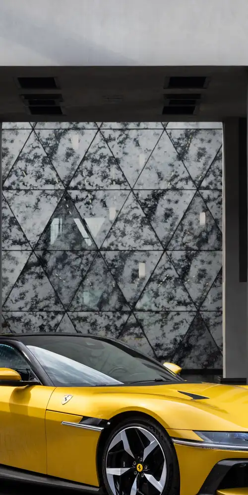 法拉利12Cilindri黄色轿车