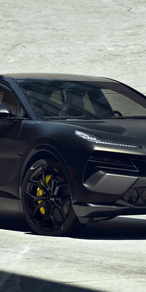 莲花Eletre碳纤维电动超级跑车