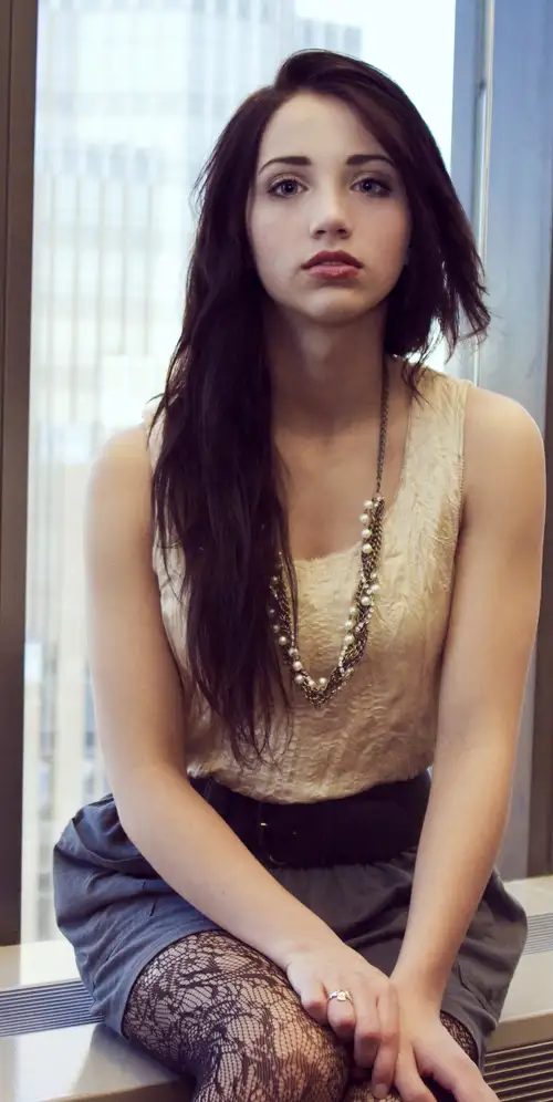 Emily Rudd青少年女孩