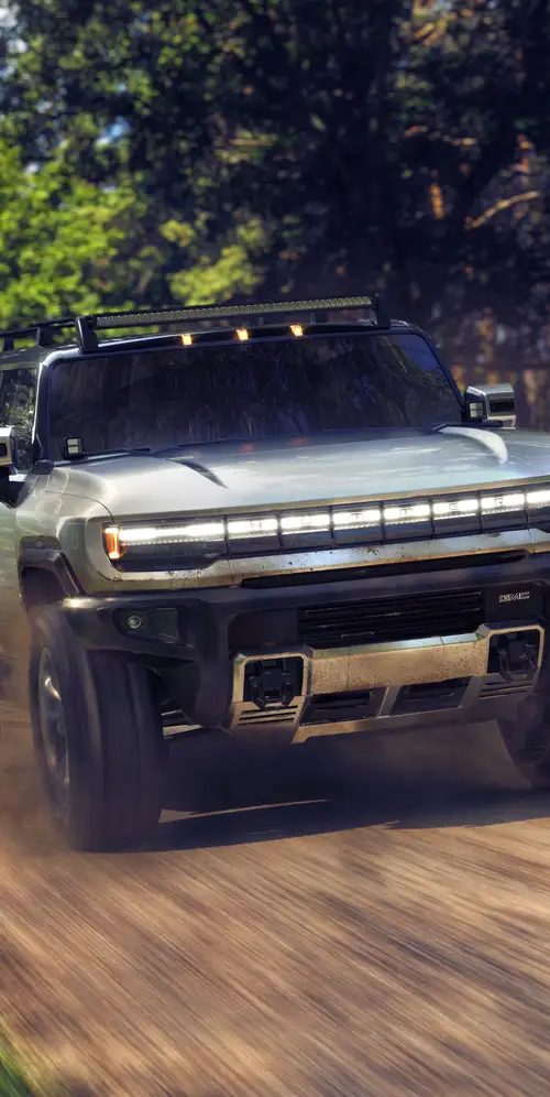 GMC悍马电动汽车泥土路