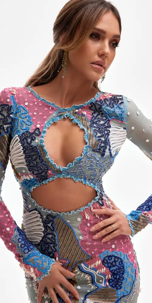 杰西卡·阿尔芭白色背景