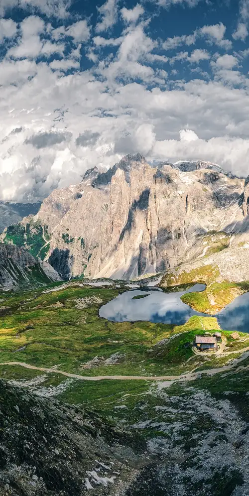 白云岩山脉全景