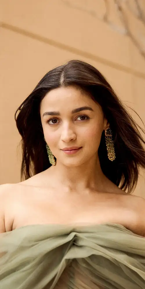 艾丽娅·巴特2024