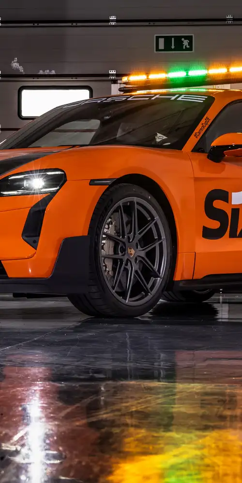 保时捷Taycan Turbo GT SIXT Carrera Cup安全车