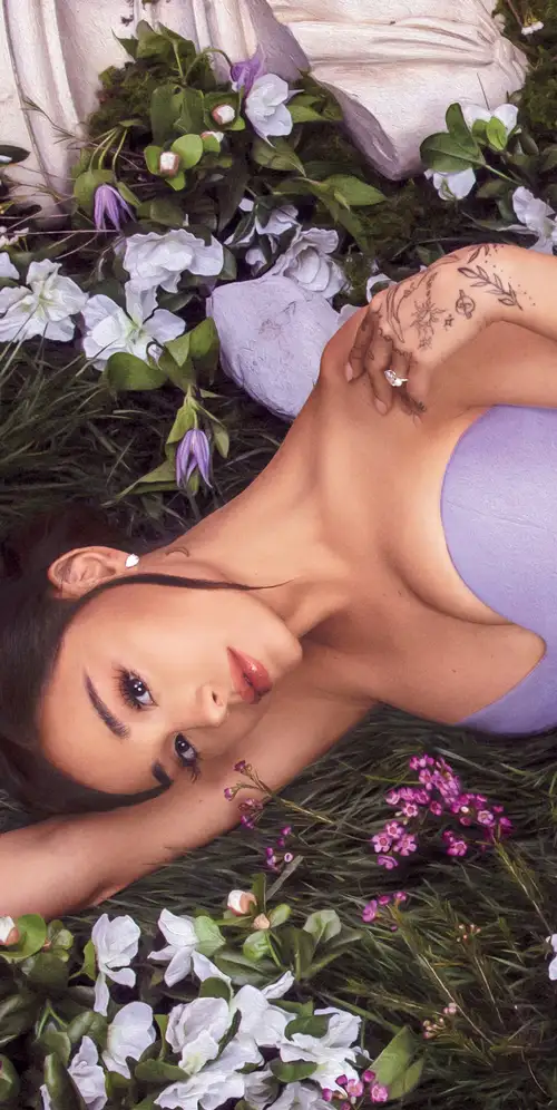 Ariana Grande Purple美学