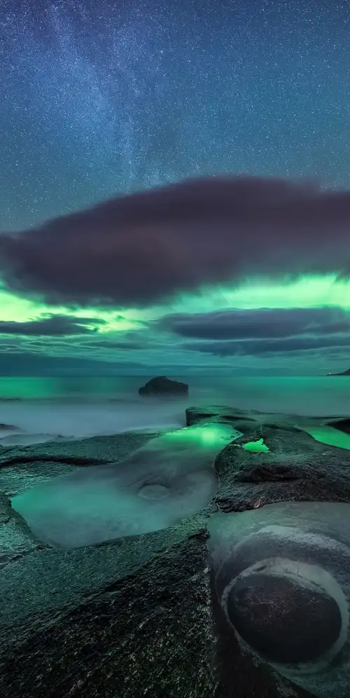 乌塔克利夫海滩极光天空