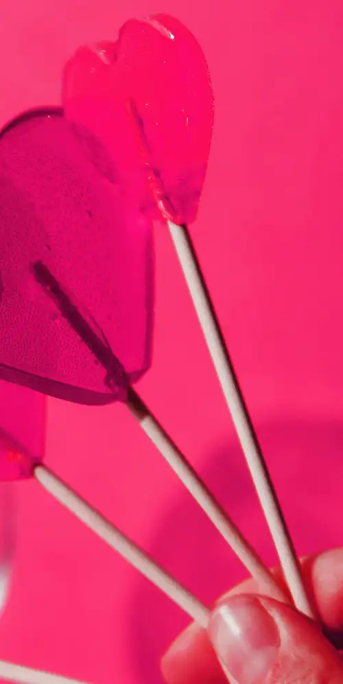 粉色心形棒棒糖