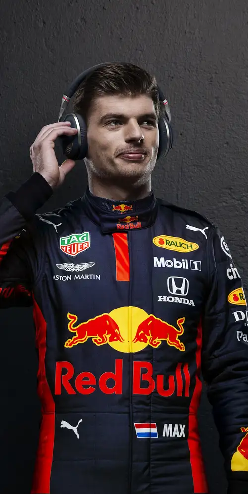 Max Verstappen深色背景